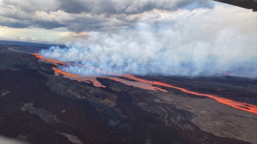 El volcán activo más grande del mundo entró en erupción por primera vez en 40 años