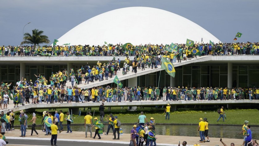 Brasil: Policía recuperó el control del Congreso, el palacio presidencial y la Corte Suprema
