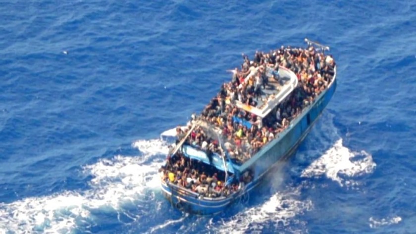 Miles de personas se manifiestan en toda Grecia por naufragio de migrantes con 78 muertos