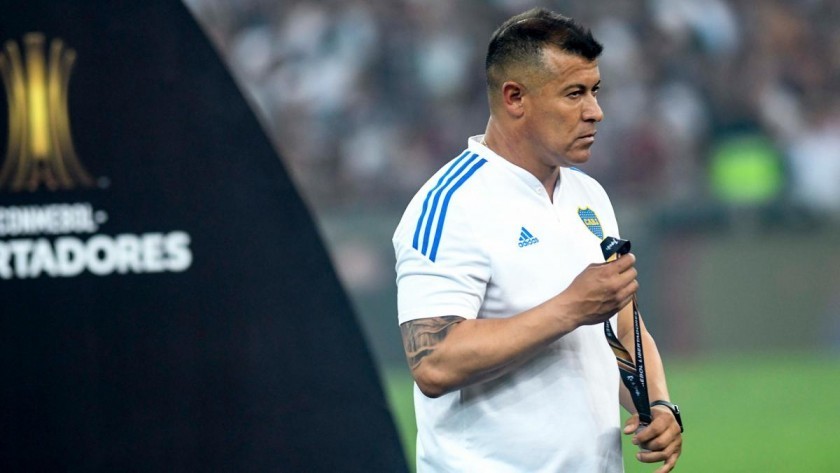 Almirón volvió de Río y renunció como técnico de Boca