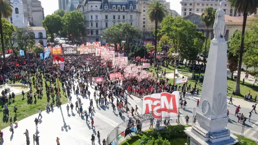 Sin piquetes: La izquierda movilizó a Plaza de Mayo para cuestionar al Gobierno