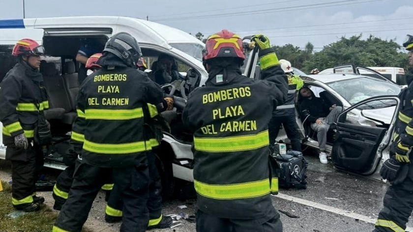 Murieron cinco argentinos en un choque frontal en una autopista de México