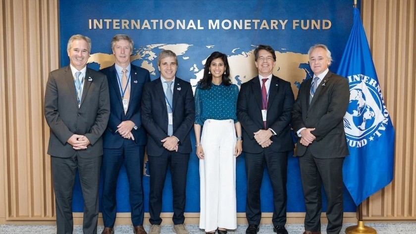 Caputo se reunió con funcionarios del FMI y del Tesoro norteamericano, y recibió apoyos