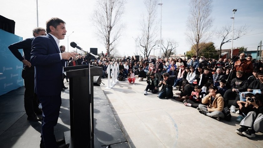 Kicillof: “Nosotros mejoramos las escuelas, Milei gasta $29 billones para pagar intereses!