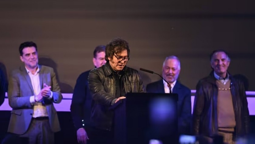 Milei arremete contra el kirchnerismo en La Plata: “Hay que sacarlos a patadas”