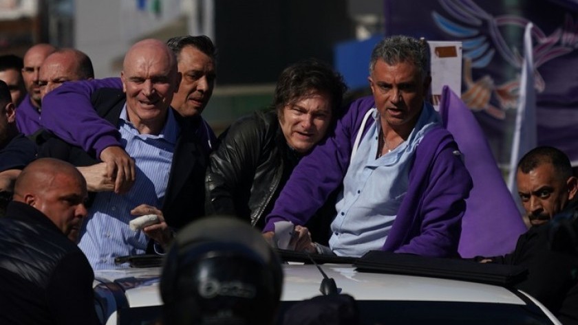 Atacaron con piedras a la caravana de Milei en Lomas de Zamora: Hay dos detenidos