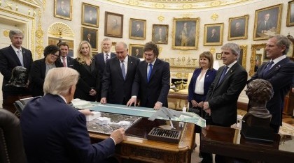 Bessent dijo que el salvataje total podría alcanzar los u$s40.000 millones y volvió a comprar 