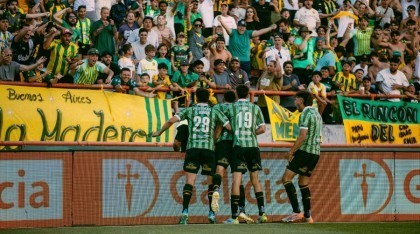 Aldosivi le ganó 4-2 a San Martín de San Juan y consiguió la permanencia 