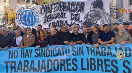 La CGT marchó en Plaza de Mayo contra la reforma laboral y anticipó un “paro nacional”