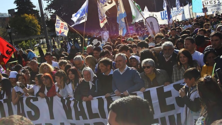 Cientos de estudiantes se movilizaron en La Plata a 50 años de La Noche de los Lápices