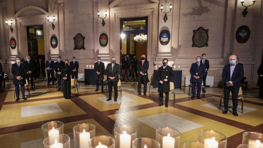 Alberto Fernández y gobernadores rindieron homenaje a las víctimas de la pandemia
