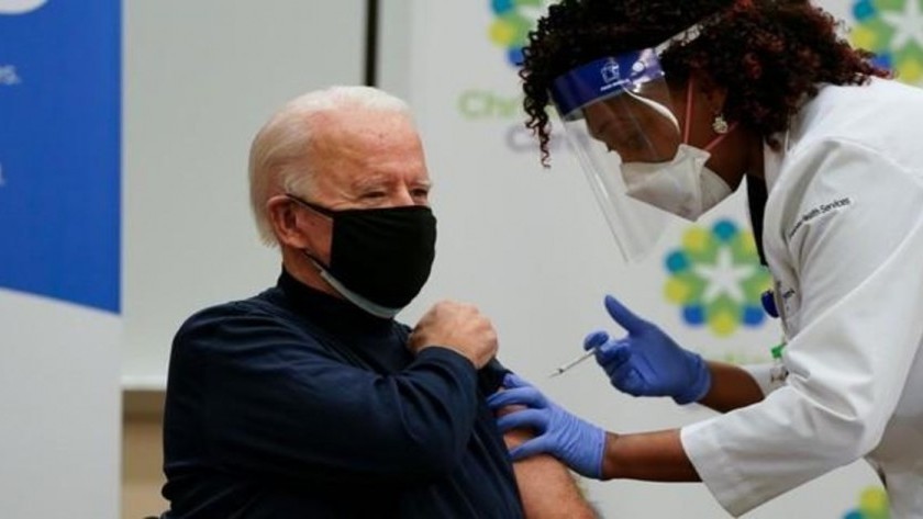 Biden propone pagar 100 dólares a cada norteamericano que se vacune