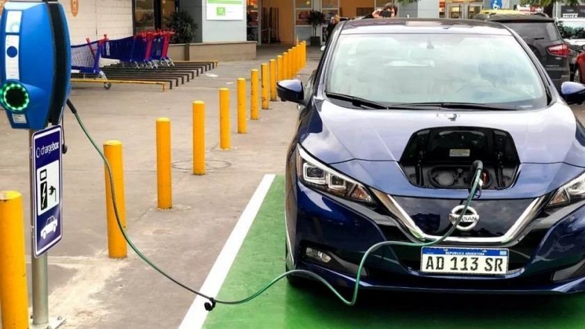 El Gobierno autorizó la importación de autos eléctricos, híbridos y con combustibles de hidrógeno