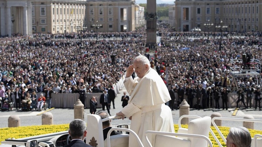 En su mensaje de Pascua, el Papa pidió por paz en Ucrania y en todo el mundo