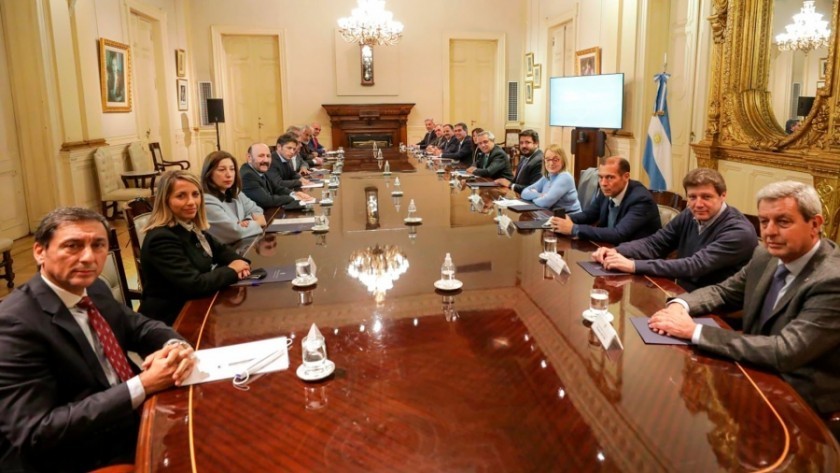 Fernández les presentó a los gobernadores un proyecto para elevar el número de miembros de la Corte