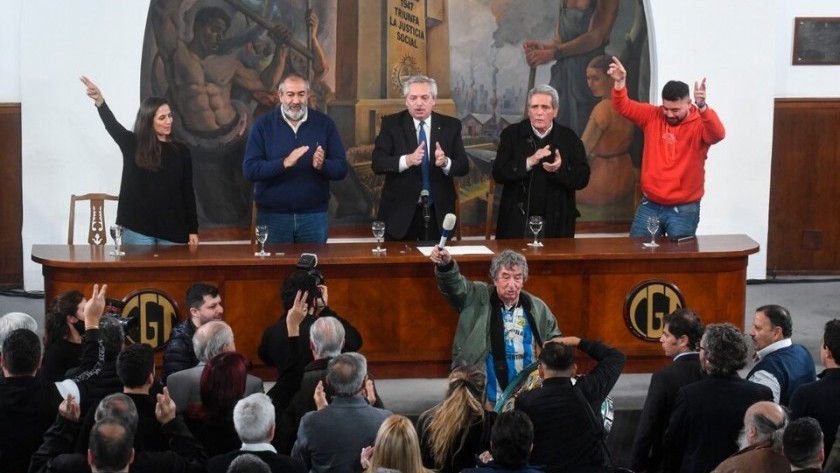 Alberto Fernández homenajeó a Perón en la CGT con mensajes para Cristina Kirchner
