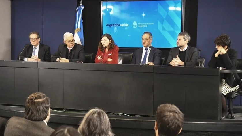 Batakis defendió el equilibrio fiscal y ratificó el cumplimiento del acuerdo con el FMI