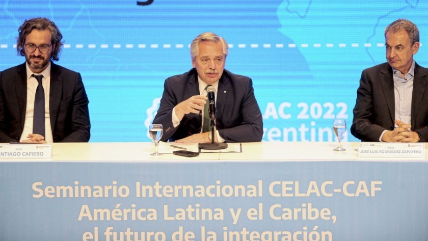 Fernández llamó a institucionalizar la Celac y pidió cese de bloqueos a Cuba y Venezuela