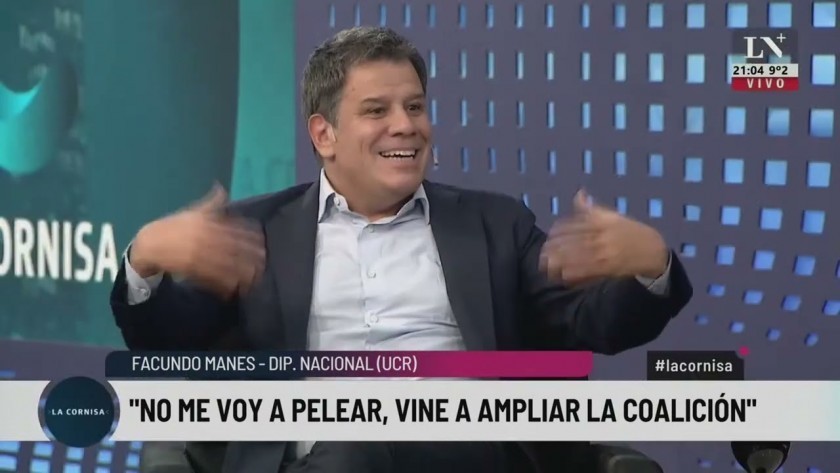 Cuestionado hasta por la UCR, Manes intentó bajar el tono de sus críticas a Macri