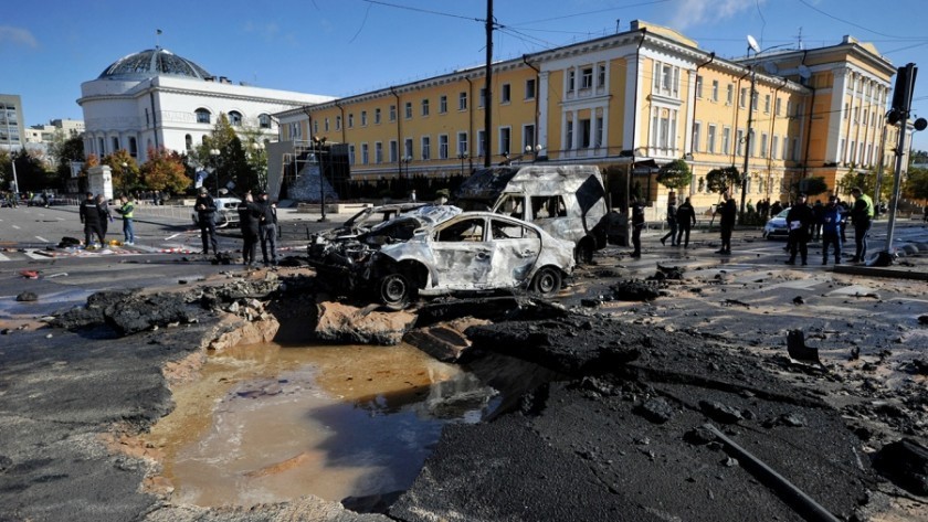 Al menos diez muertos y 60 heridos por bombardeos rusos en Kiev